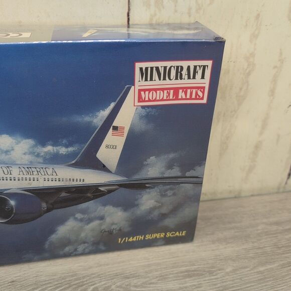 Minicraft USAF C-32A Model Airplane Kit 1:144 14451 Brand New Sealed - Picture 3 of 7